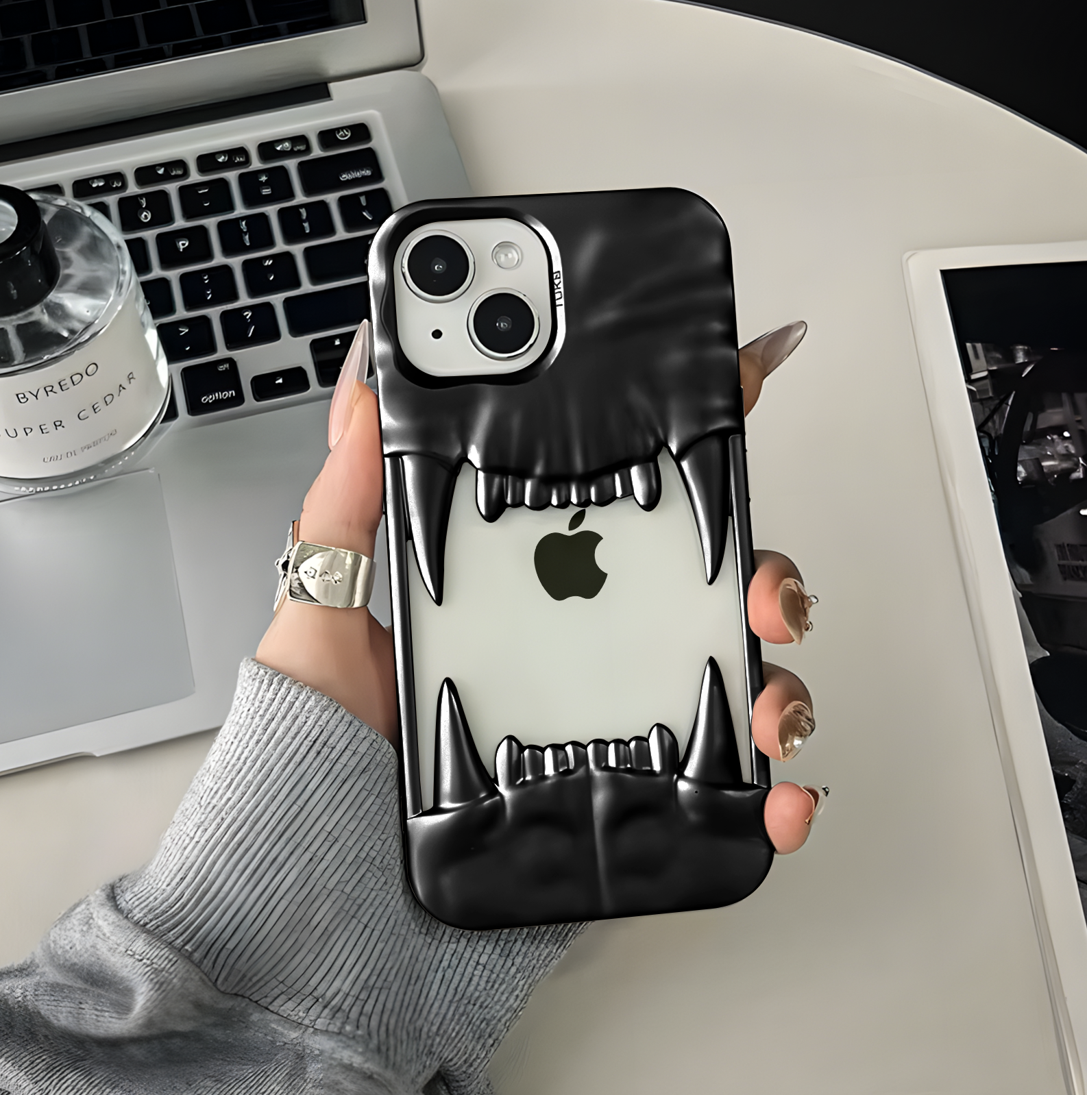 iPhone 15 Beast Jaw Grip Case