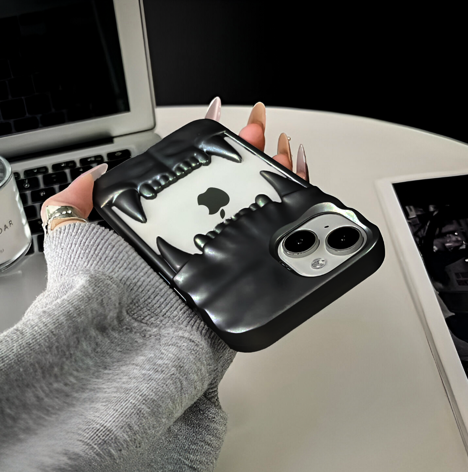 iPhone 15 Beast Jaw Grip Case