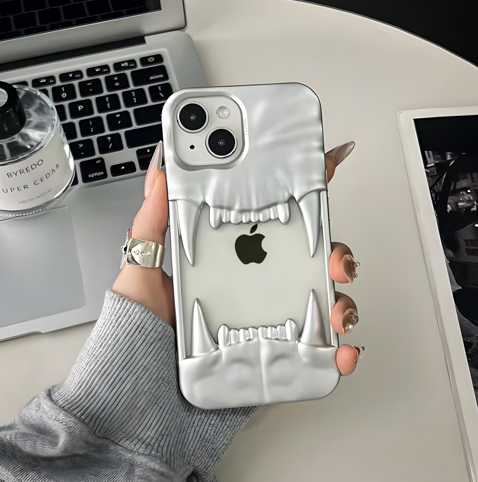 iPhone 15 Beast Jaw Grip Case
