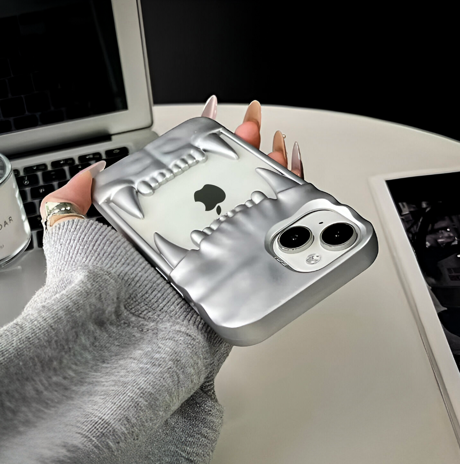 iPhone 15 Beast Jaw Grip Case